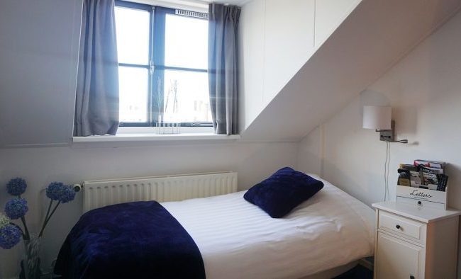 singleroom-700x394 singleroom-700x394